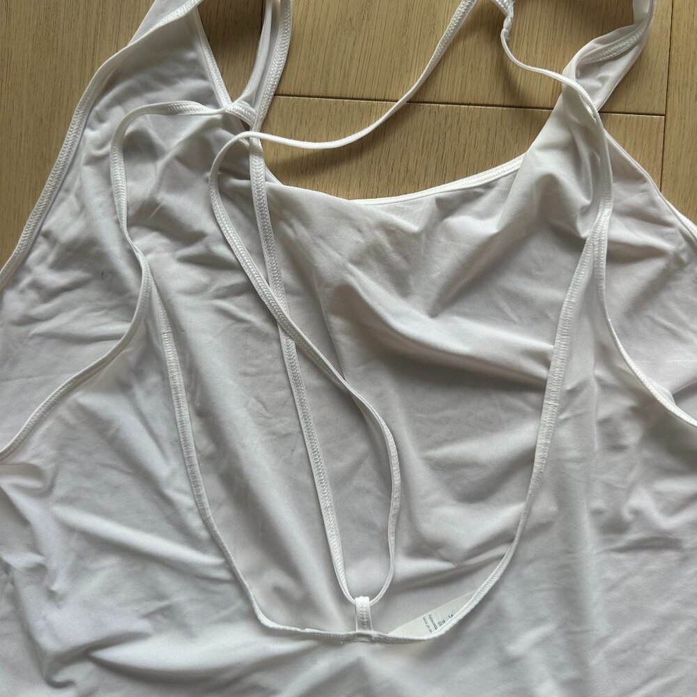 Women's Lululemon White cover top - Size 8 - White